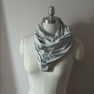 lululemon athletica grey and white stripe snap Scarf